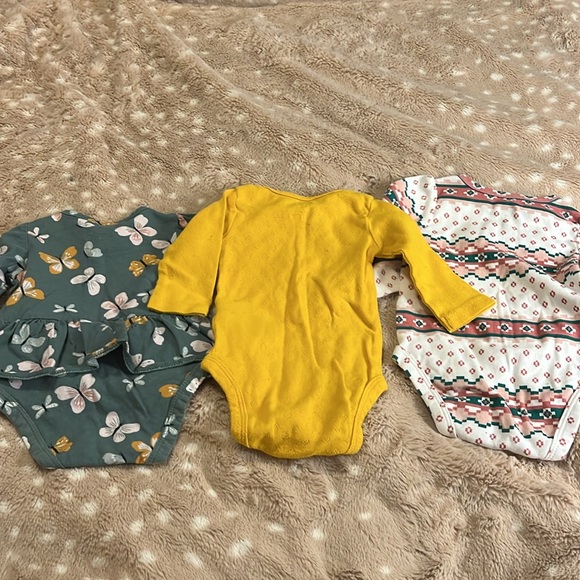 Carters 3 piece lot of long sleeve bodysuits size 3 months - Picture 5 of 6